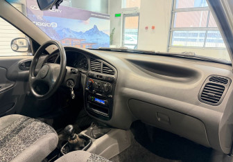 Подержанный автомобиль Chevrolet Lanos 2008 года (10 фото)