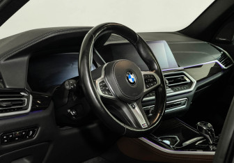 Подержанный автомобиль BMW X5 2021 года (11 фото)