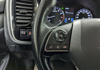 Подержанный автомобиль Mitsubishi Outlander 2018 года (26 фото)