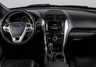 Подержанный автомобиль Ford Explorer 2011 года (12 фото)
