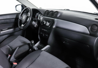 Подержанный автомобиль Suzuki Vitara 2015 года (8 фото)