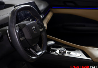 Подержанный автомобиль Changan UNI-V 2022 года (17 фото)