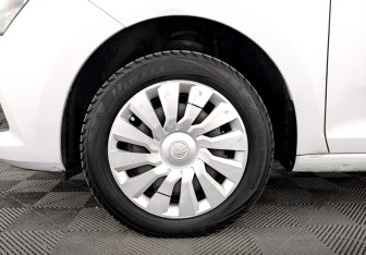 Подержанный автомобиль Skoda Rapid Liftback 2021 года (18 фото)