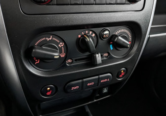 Подержанный автомобиль Suzuki Jimny 2011 года (26 фото)