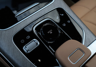 Подержанный автомобиль Jaecoo J8 2024 года (25 фото)