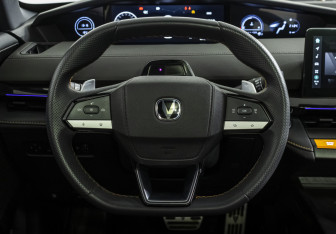 Подержанный автомобиль Changan UNI-V 2024 года (14 фото)