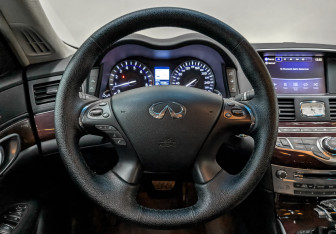 Подержанный автомобиль Infiniti Q70 2018 года (20 фото)