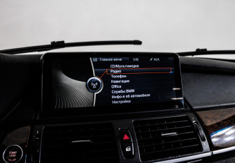 Подержанный автомобиль BMW X5 2011 года (22 фото)