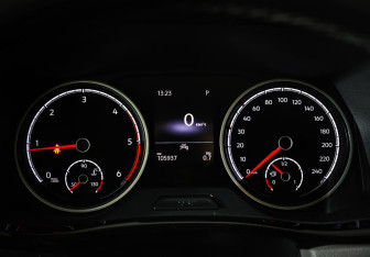 Подержанный автомобиль Volkswagen Caravelle 2021 года (17 фото)