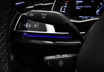 Подержанный автомобиль Audi SQ8 2024 года (11 фото)