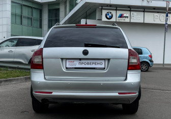 Подержанный автомобиль Skoda Octavia Wagon 2011 года (6 фото)