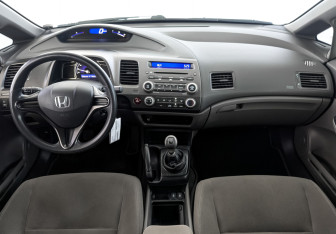 Подержанный автомобиль Honda Civic Sedan 2008 года (14 фото)