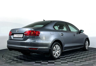 Подержанный автомобиль Volkswagen Jetta Sedan 2014 года (5 фото)