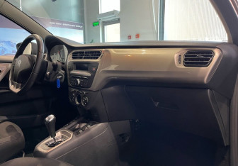 Подержанный автомобиль Citroen C-Elysee 2013 года (10 фото)