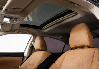 Подержанный автомобиль Lexus ES 2016 года (13 фото)