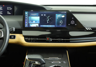 Подержанный автомобиль Changan UNI-K 2023 года (17 фото)