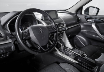 Подержанный автомобиль Mitsubishi Eclipse Cross 2019 года (14 фото)