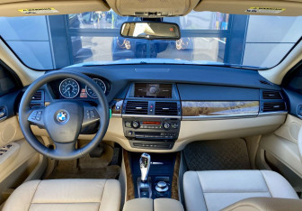 Подержанный автомобиль BMW X5 2008 года (11 фото)