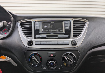 Подержанный автомобиль Hyundai Solaris Sedan 2021 года (15 фото)