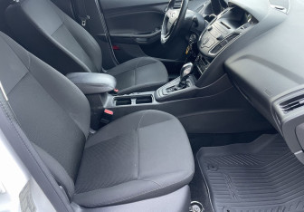 Подержанный автомобиль Ford Focus Hatchback 2016 года (9 фото)