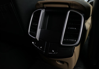 Подержанный автомобиль Porsche Cayenne 2015 года (25 фото)