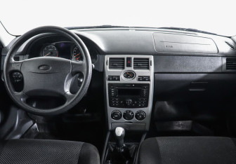 Подержанный автомобиль LADA (ВАЗ) Priora Hatchback 2012 года (6 фото)
