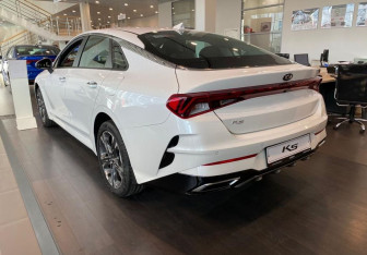 Новый Kia K5 2025 (3 фото)