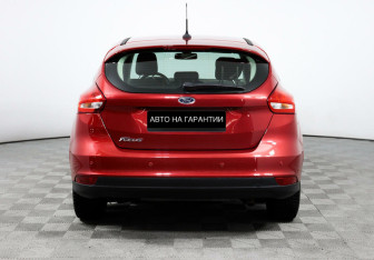 Подержанный автомобиль Ford Focus Hatchback 2018 года (6 фото)