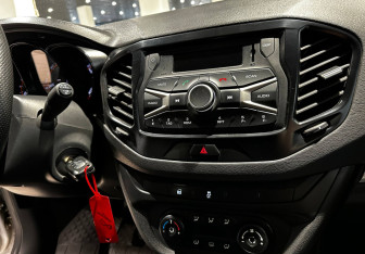 Подержанный автомобиль LADA (ВАЗ) Vesta Sedan 2018 года (11 фото)