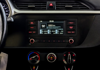 Подержанный автомобиль Kia Rio Hatchback 2021 года (15 фото)