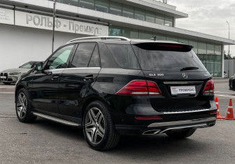 Подержанный автомобиль Mercedes-Benz GLE 2015 года (7 фото)