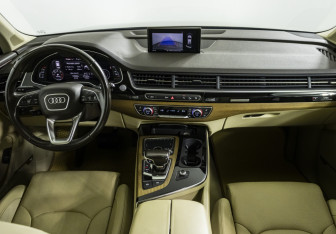 Подержанный автомобиль Audi Q7 2016 года (11 фото)