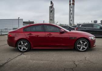 Подержанный автомобиль Jaguar XE 2018 года (4 фото)