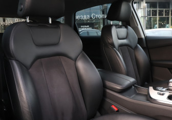 Подержанный автомобиль Audi Q7 2015 года (14 фото)