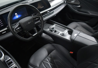 Подержанный автомобиль Chery Arrizo 8 2024 года (10 фото)