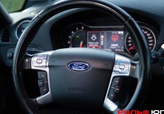 Подержанный автомобиль Ford S-MAX 2011 года (12 фото)