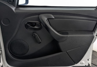 Подержанный автомобиль Renault Duster 2017 года (24 фото)