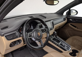 Подержанный автомобиль Porsche Macan 2017 года (15 фото)