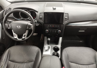 Подержанный автомобиль Kia Sorento 2012 года (9 фото)