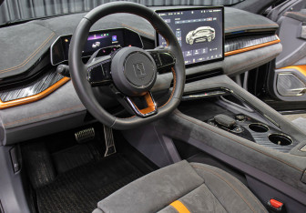 Подержанный автомобиль Zeekr 001 2023 года (16 фото)