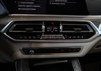 Подержанный автомобиль BMW X7 2020 года (30 фото)