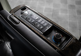 Подержанный автомобиль Toyota Alphard 2019 года (15 фото)