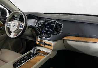 Подержанный автомобиль Volvo XC90 2021 года (9 фото)