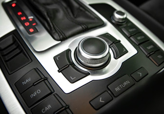 Подержанный автомобиль Audi Q7 2008 года (21 фото)