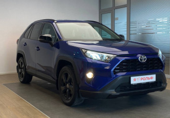 Подержанный автомобиль Toyota RAV4 2021 года (3 фото)