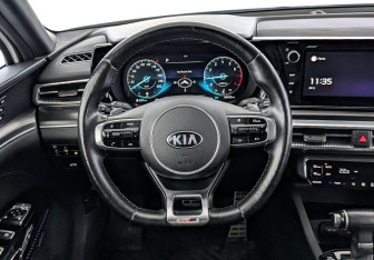 Подержанный автомобиль Kia K5 2021 года (21 фото)