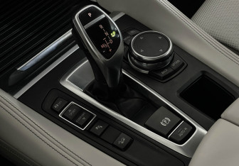 Подержанный автомобиль BMW X6 2015 года (17 фото)