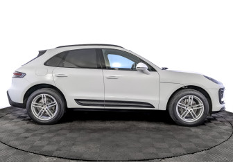 Подержанный автомобиль Porsche Macan 2022 года (4 фото)