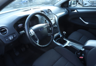 Подержанный автомобиль Ford Mondeo Sedan 2011 года (13 фото)