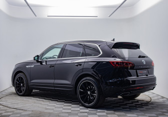 Подержанный автомобиль Volkswagen Touareg 2020 года (7 фото)